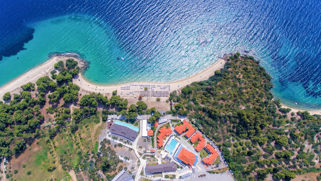 LAGOMANDRA BEACH & SUITES